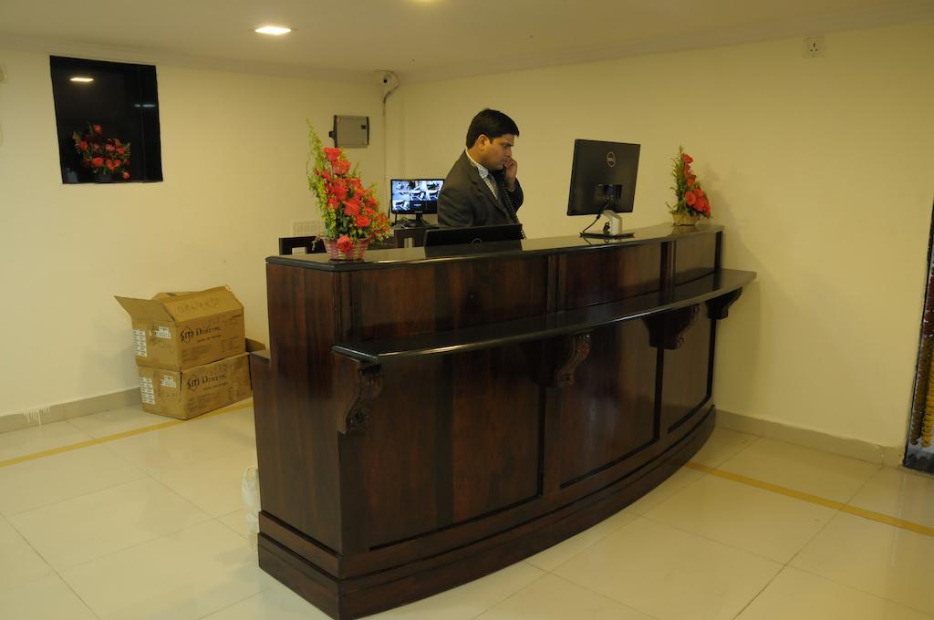 Hotel Executive Inn Vidzsajavádá Kültér fotó