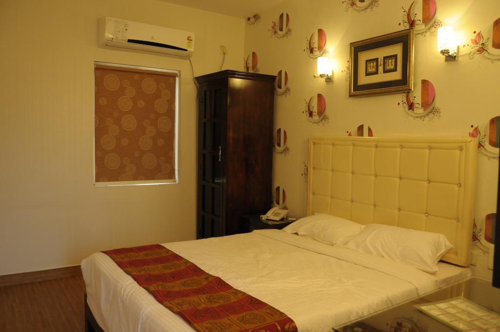 Hotel Executive Inn Vidzsajavádá Kültér fotó