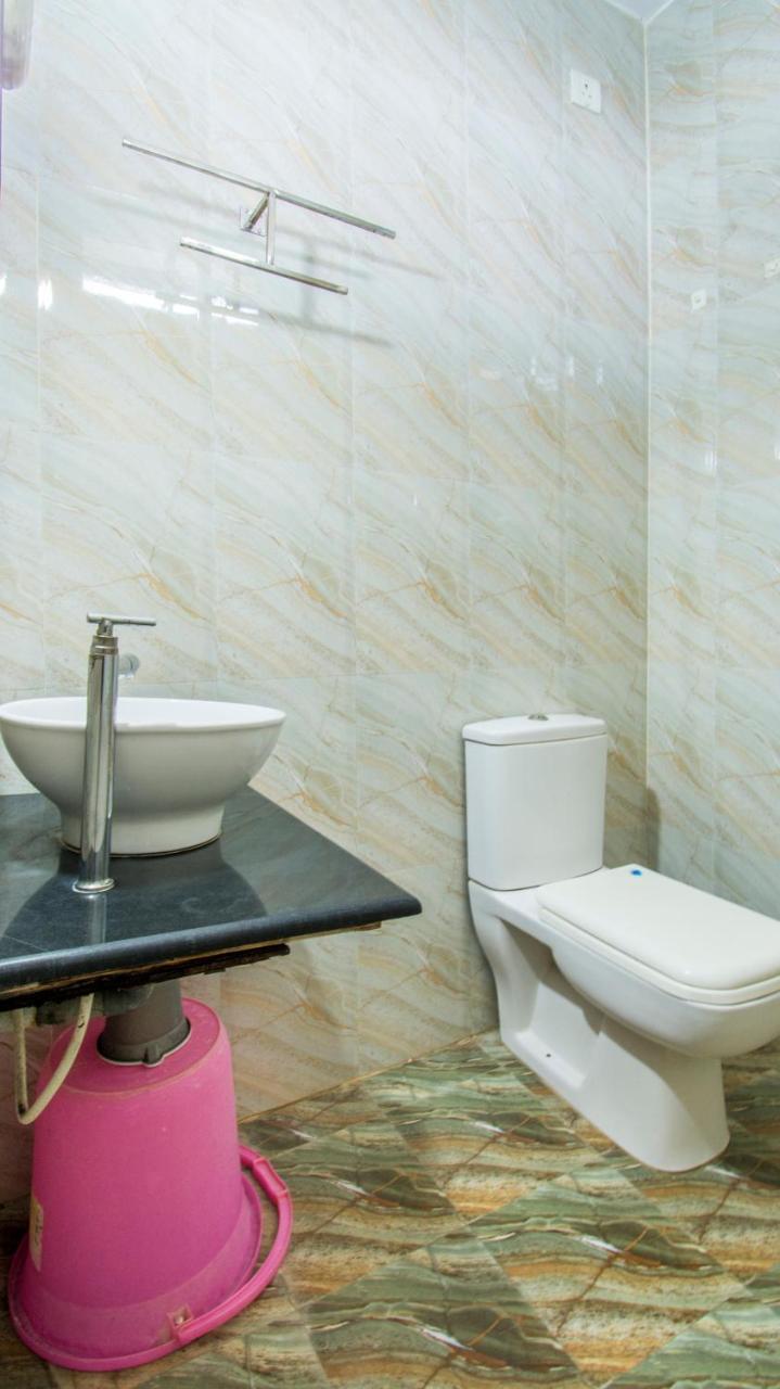 Hotel Executive Inn Vidzsajavádá Kültér fotó