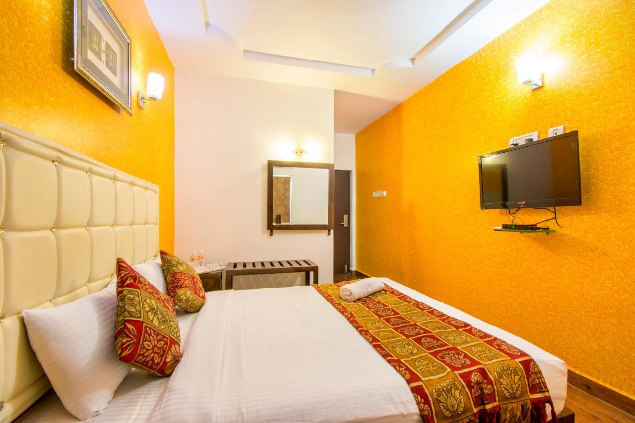 Hotel Executive Inn Vidzsajavádá Kültér fotó