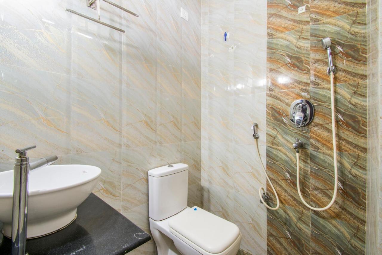 Hotel Executive Inn Vidzsajavádá Kültér fotó
