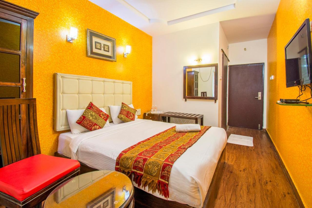 Hotel Executive Inn Vidzsajavádá Kültér fotó