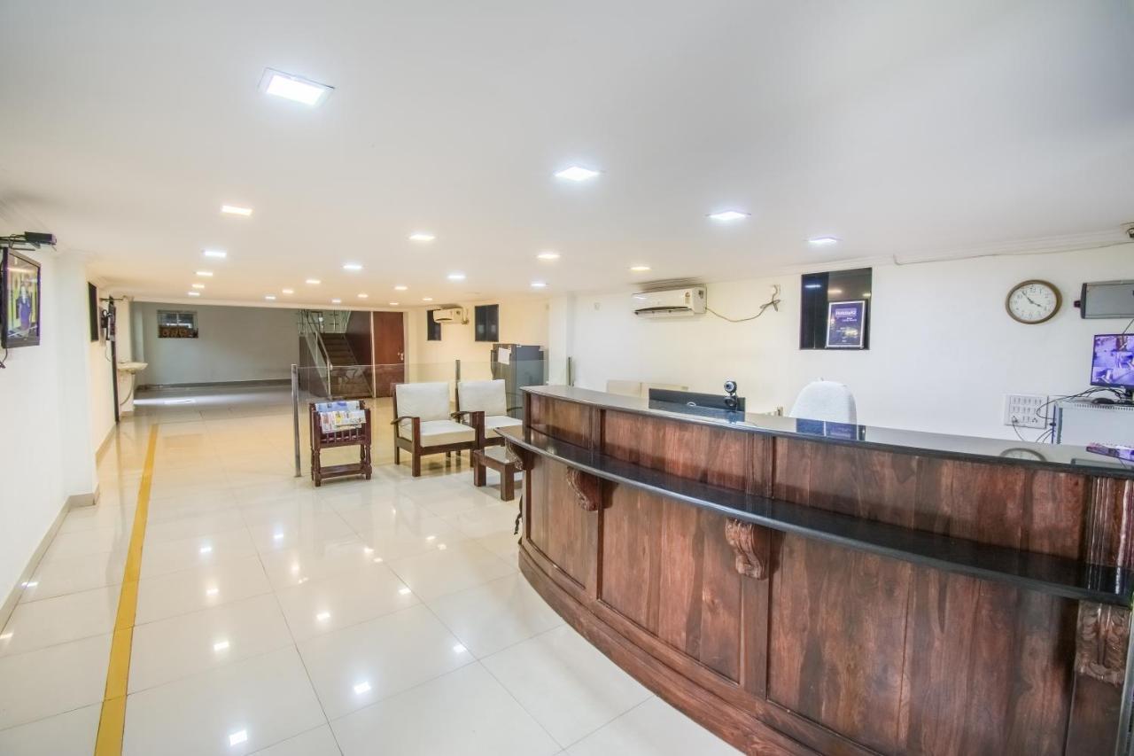 Hotel Executive Inn Vidzsajavádá Kültér fotó